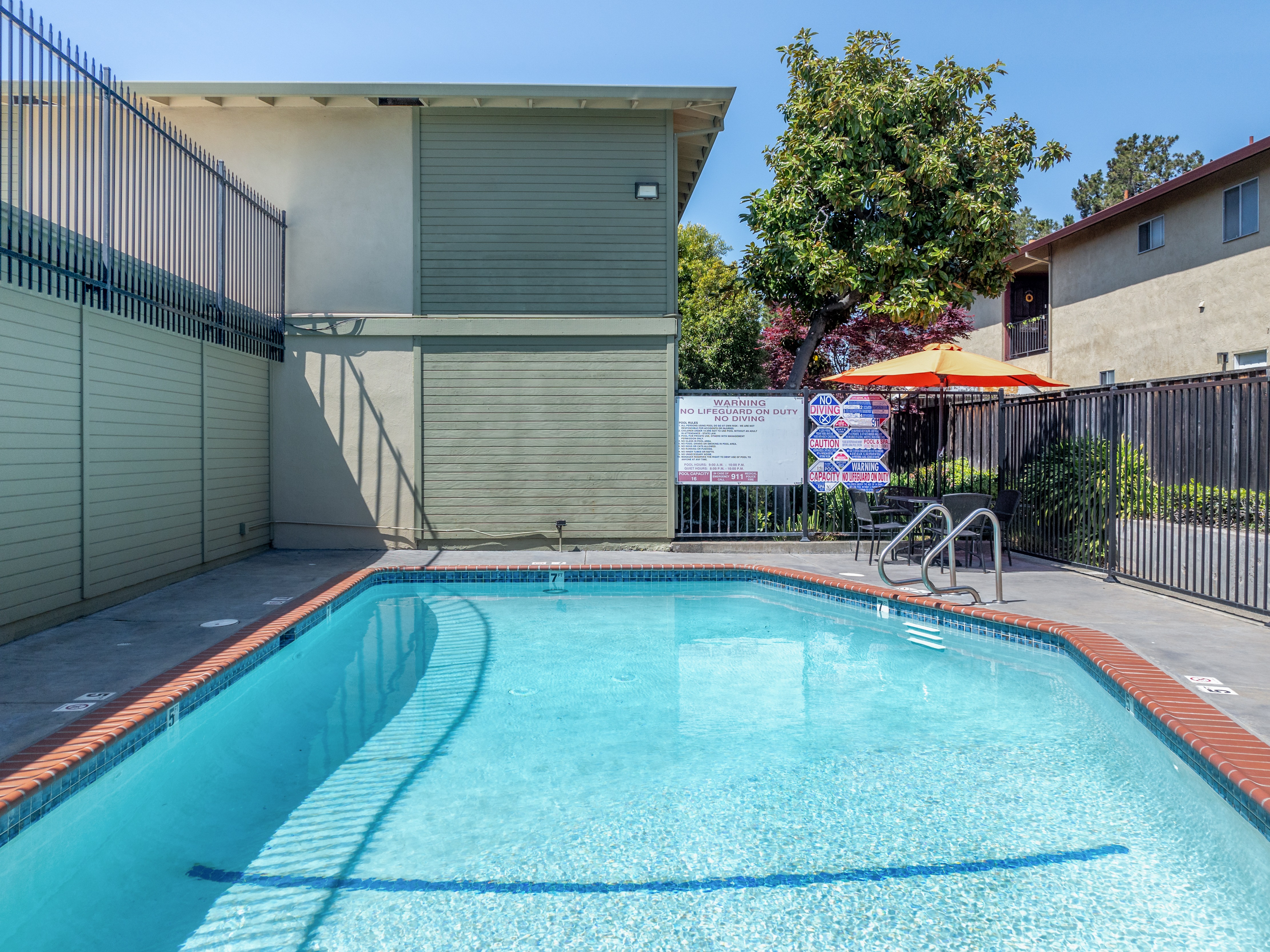 Town House Plaza photo 3